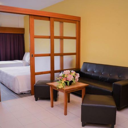 Cempaka Apartment Hotel Куала Лумпур Екстериор снимка